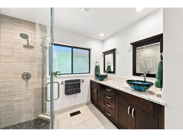 1111 Sw CORONADO St, Portland, OR 97219