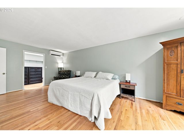 1111 Sw CORONADO St, Portland, OR 97219