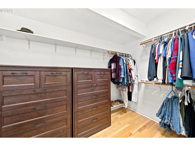1111 Sw CORONADO St, Portland, OR 97219
