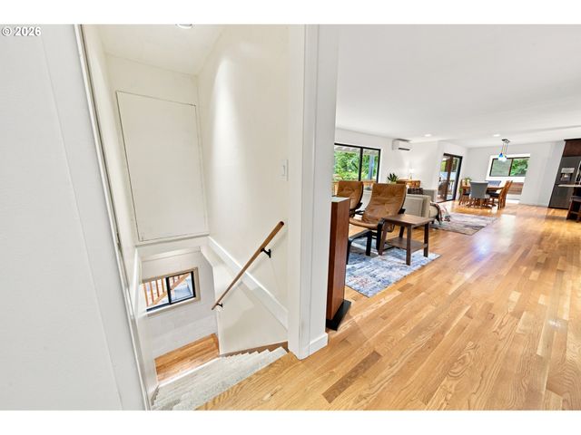 1111 Sw CORONADO St, Portland, OR 97219