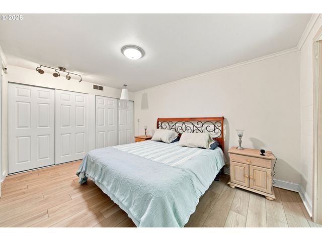 1111 Sw CORONADO St, Portland, OR 97219