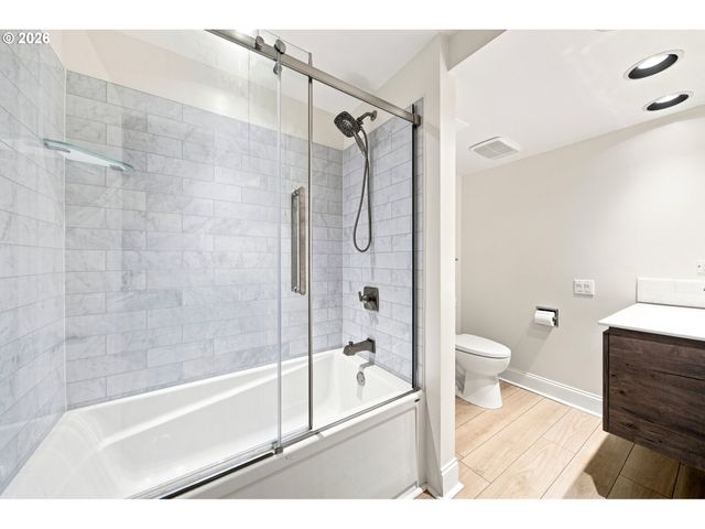 1111 Sw CORONADO St, Portland, OR 97219