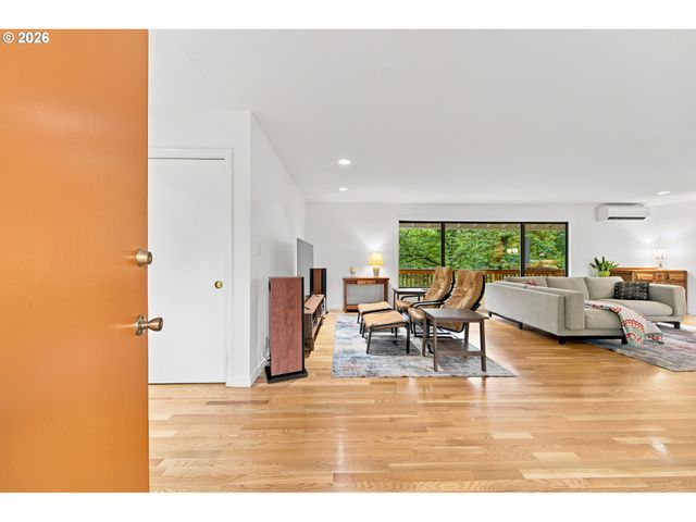 1111 Sw CORONADO St, Portland, OR 97219