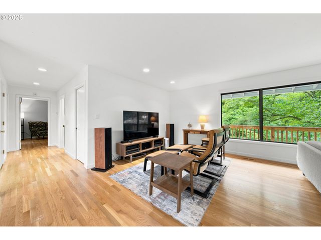 1111 Sw CORONADO St, Portland, OR 97219