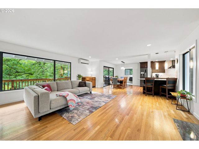 1111 Sw CORONADO St, Portland, OR 97219