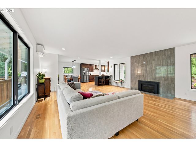 1111 Sw CORONADO St, Portland, OR 97219