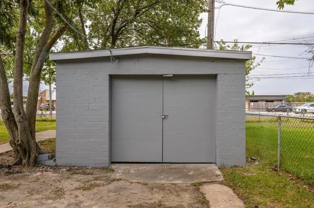 1109 13th Street N, Texas City, TX 77590