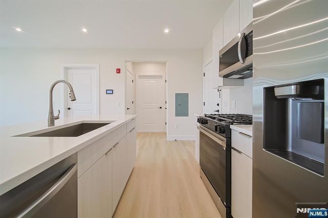 401 E Central Boulevard 2A, Palisades Park, NJ 07650