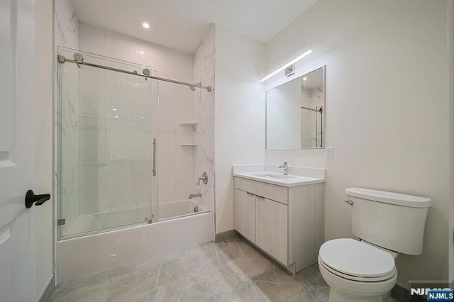 401 E Central Boulevard 2A, Palisades Park, NJ 07650