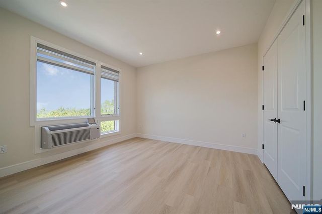401 E Central Boulevard 2A, Palisades Park, NJ 07650