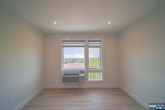 401 E Central Boulevard 2A, Palisades Park, NJ 07650