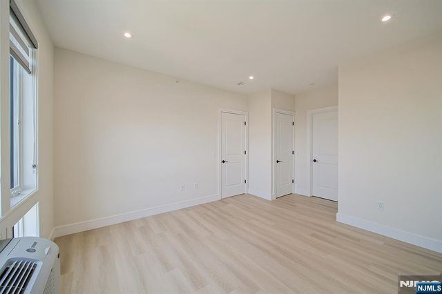 401 E Central Boulevard 2A, Palisades Park, NJ 07650