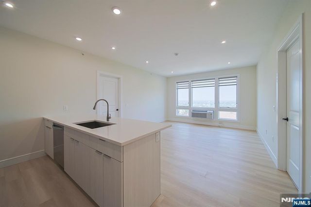 401 E Central Boulevard 2A, Palisades Park, NJ 07650
