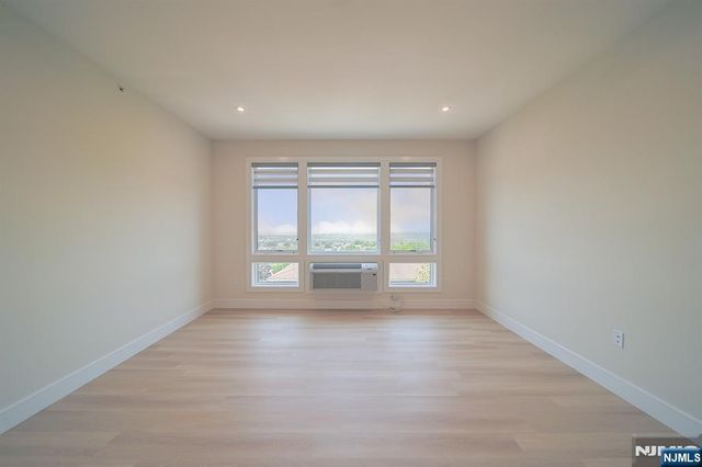 401 E Central Boulevard 2A, Palisades Park, NJ 07650