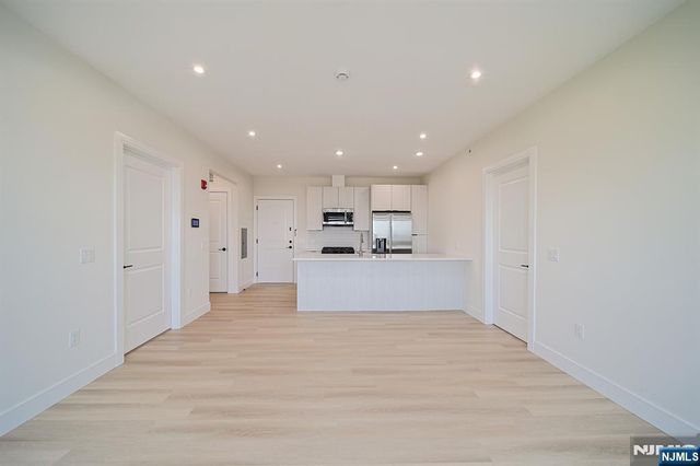 401 E Central Boulevard 2A, Palisades Park, NJ 07650