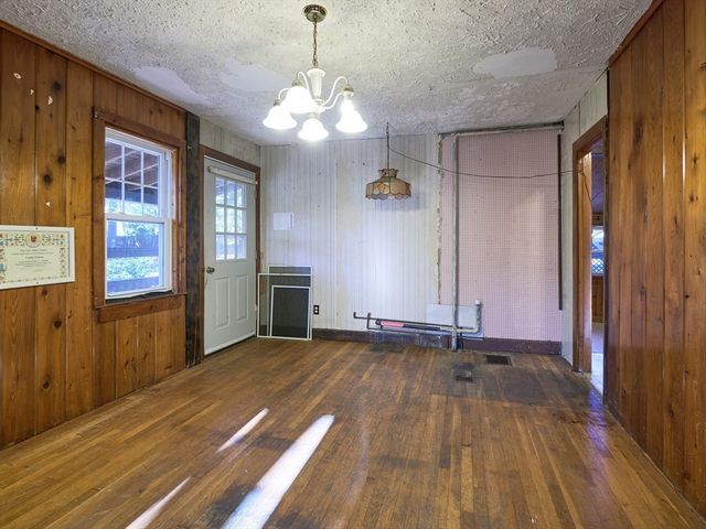 25 Stoneham Rd, Worcester, MA 01604