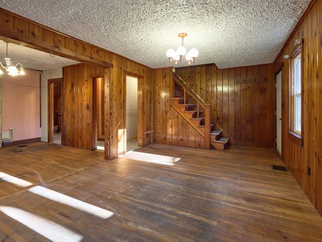 25 Stoneham Rd, Worcester, MA 01604