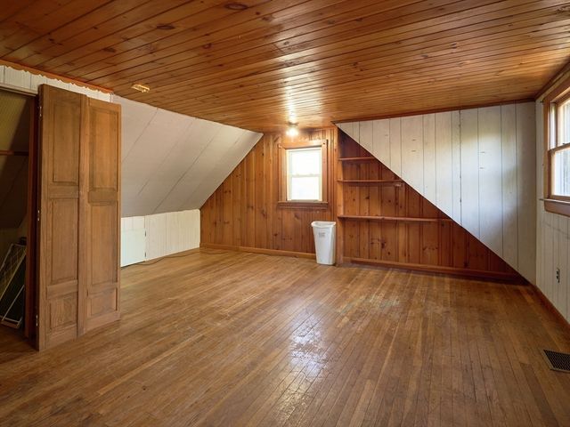 25 Stoneham Rd, Worcester, MA 01604
