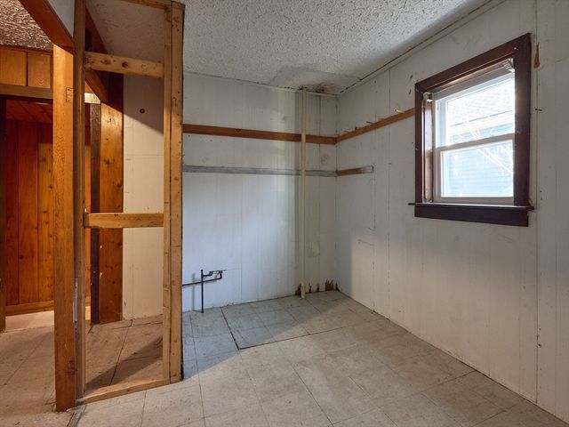 25 Stoneham Rd, Worcester, MA 01604