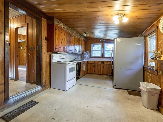 25 Stoneham Rd, Worcester, MA 01604