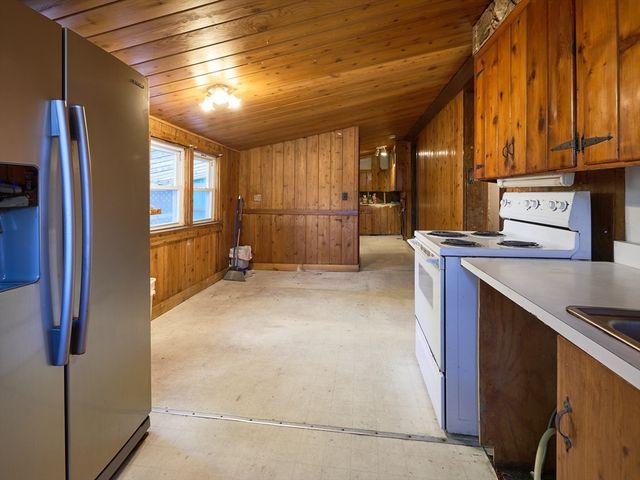 25 Stoneham Rd, Worcester, MA 01604