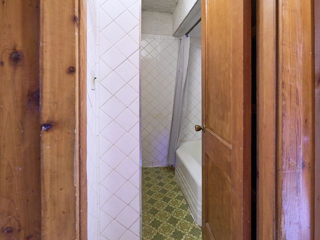 25 Stoneham Rd, Worcester, MA 01604