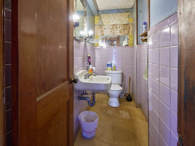 25 Stoneham Rd, Worcester, MA 01604