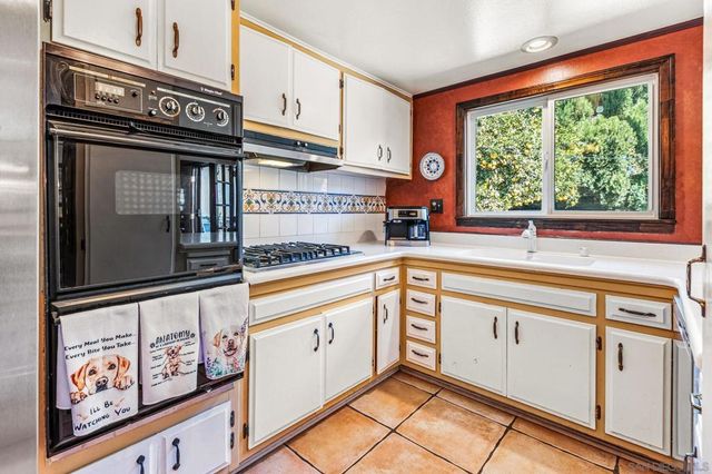 1914 Golden Circle Dr, Escondido, CA 92026