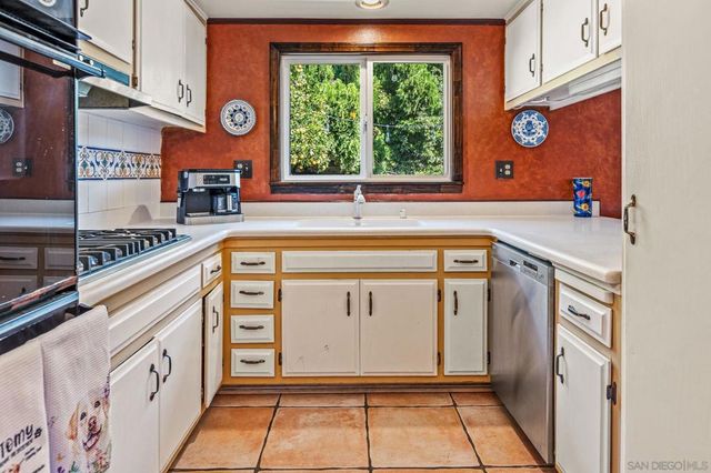 1914 Golden Circle Dr, Escondido, CA 92026