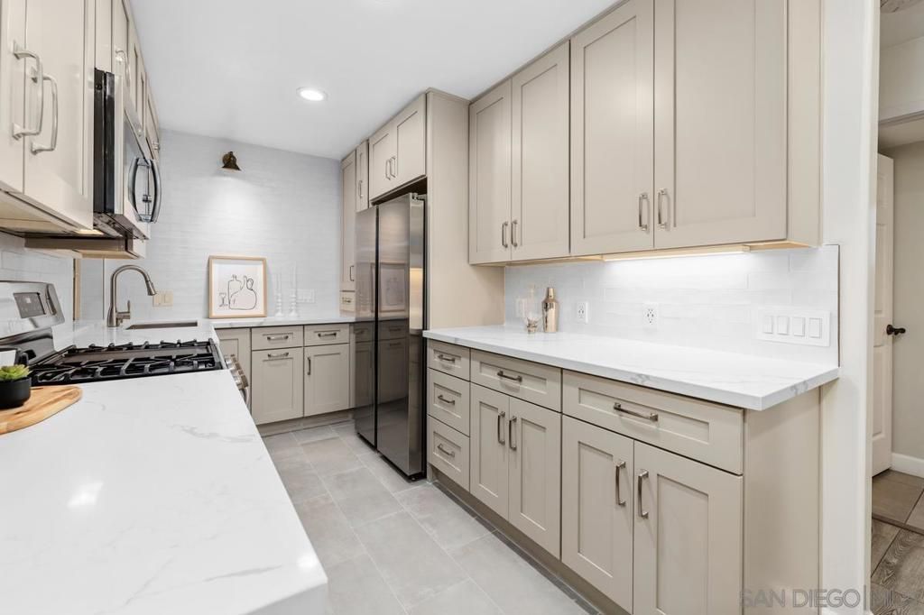 Image 10 of property listing at 3009 Union St 7, San Diego, CA 92103