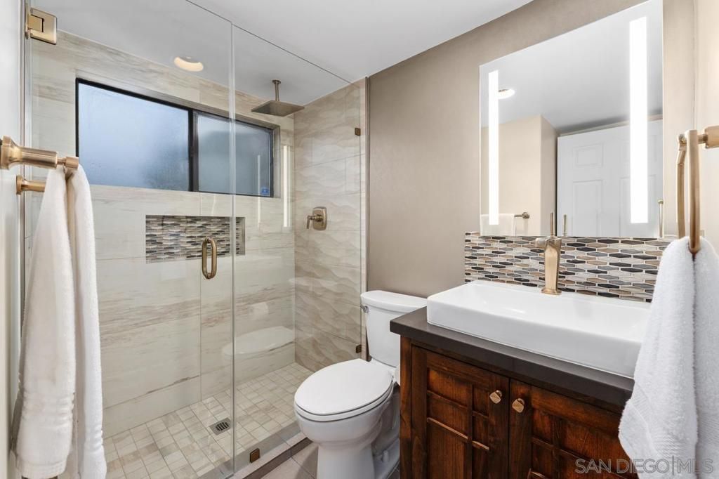 Image 14 of property listing at 3009 Union St 7, San Diego, CA 92103
