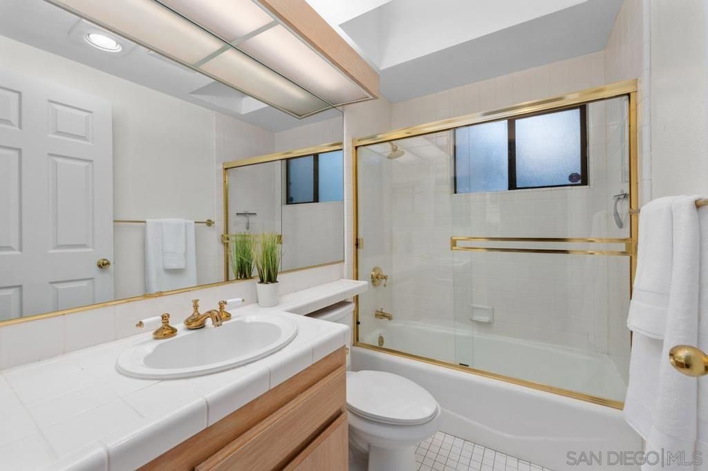Image 21 of property listing at 3009 Union St 7, San Diego, CA 92103