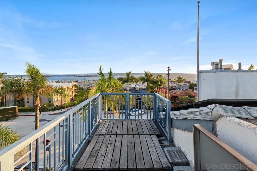 Image 26 of property listing at 3009 Union St 7, San Diego, CA 92103