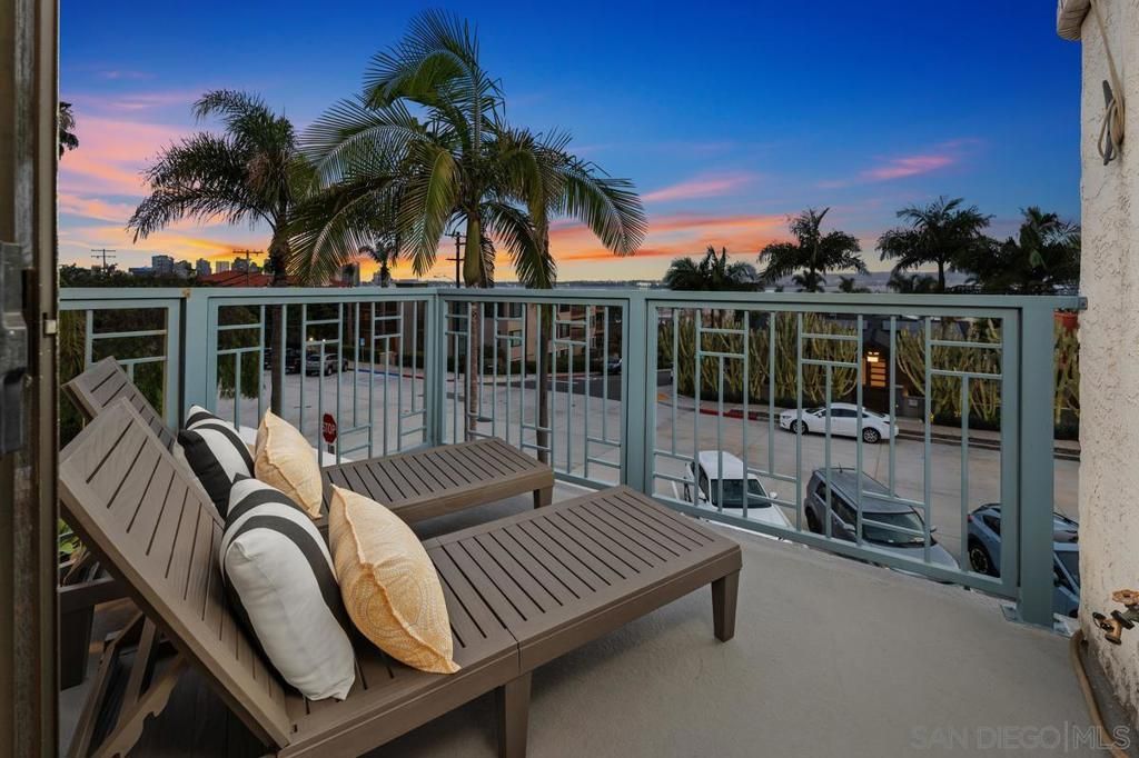 Image 41 of property listing at 3009 Union St 7, San Diego, CA 92103