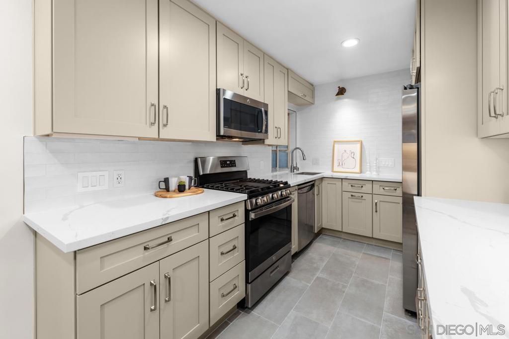 Image 9 of property listing at 3009 Union St 7, San Diego, CA 92103