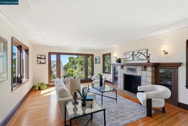 899 Arlington Ave., Berkeley, CA 94707