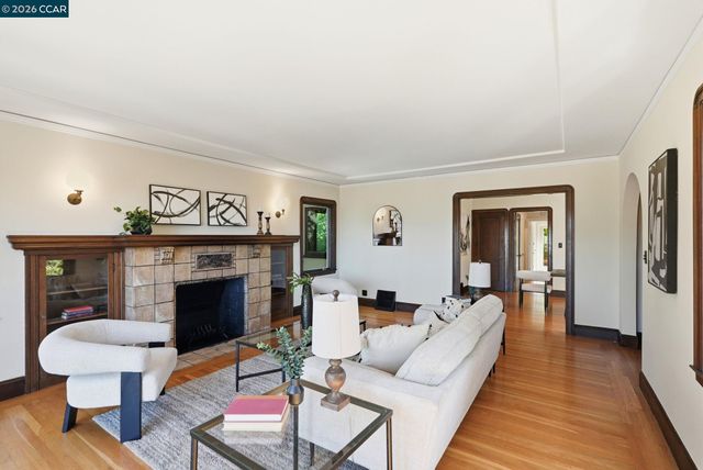 899 Arlington Ave., Berkeley, CA 94707