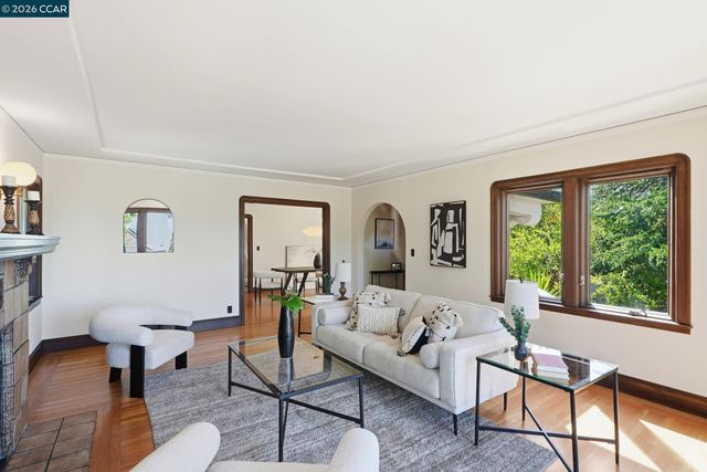 899 Arlington Ave., Berkeley, CA 94707