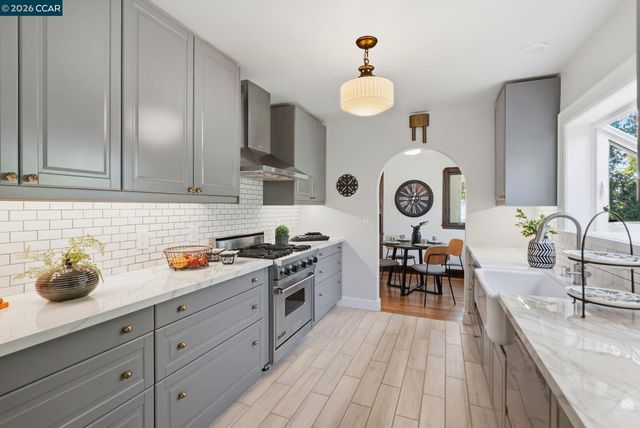 899 Arlington Ave., Berkeley, CA 94707