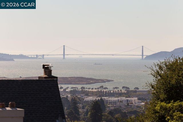 899 Arlington Ave., Berkeley, CA 94707