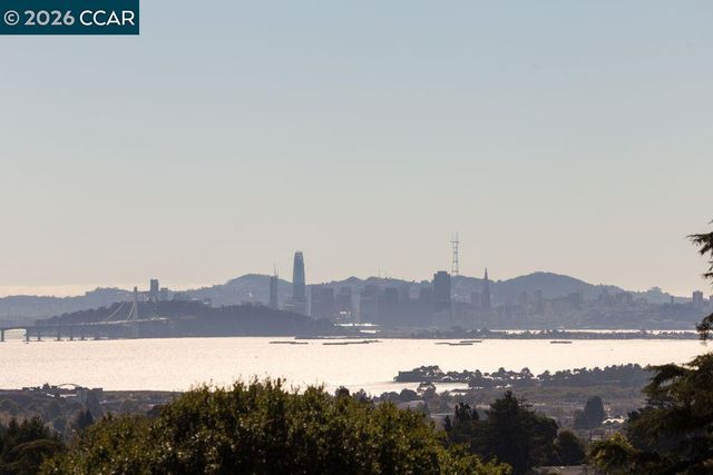 899 Arlington Ave., Berkeley, CA 94707
