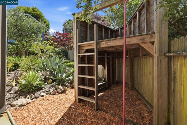 899 Arlington Ave., Berkeley, CA 94707