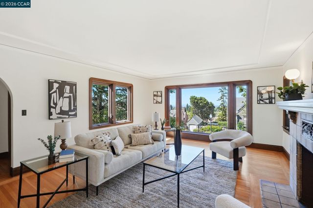 899 Arlington Ave., Berkeley, CA 94707