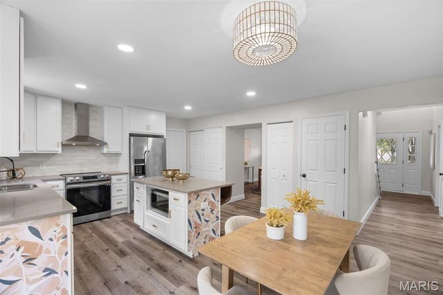 3003 Moon Flower Court, Florissant, MO 63031