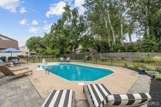 3003 Moon Flower Court, Florissant, MO 63031