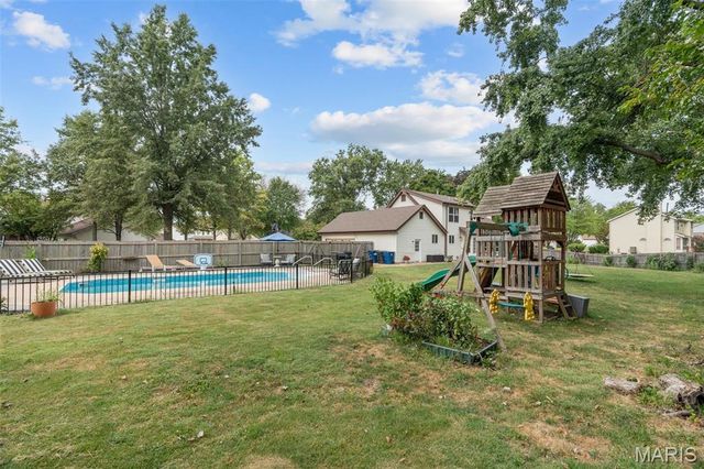 3003 Moon Flower Court, Florissant, MO 63031