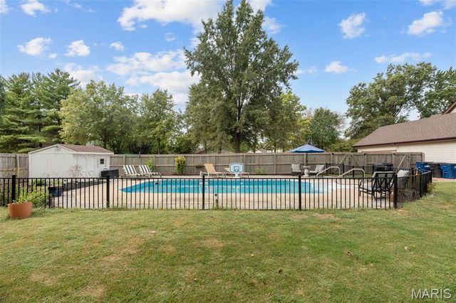 3003 Moon Flower Court, Florissant, MO 63031