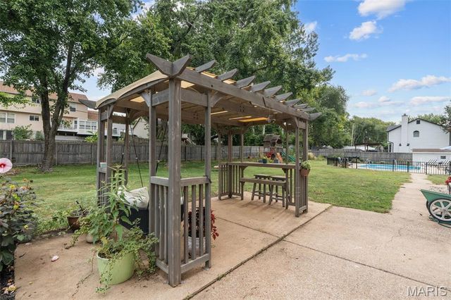 3003 Moon Flower Court, Florissant, MO 63031