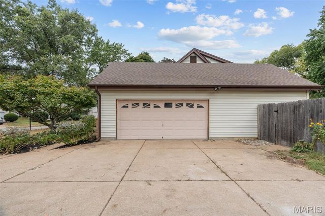 3003 Moon Flower Court, Florissant, MO 63031