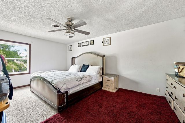6921 Larkwood Drive NE, Cedar Rapids, IA 52402